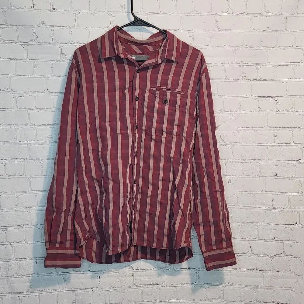 Men's REI button down longsleeve shirt, size Medium